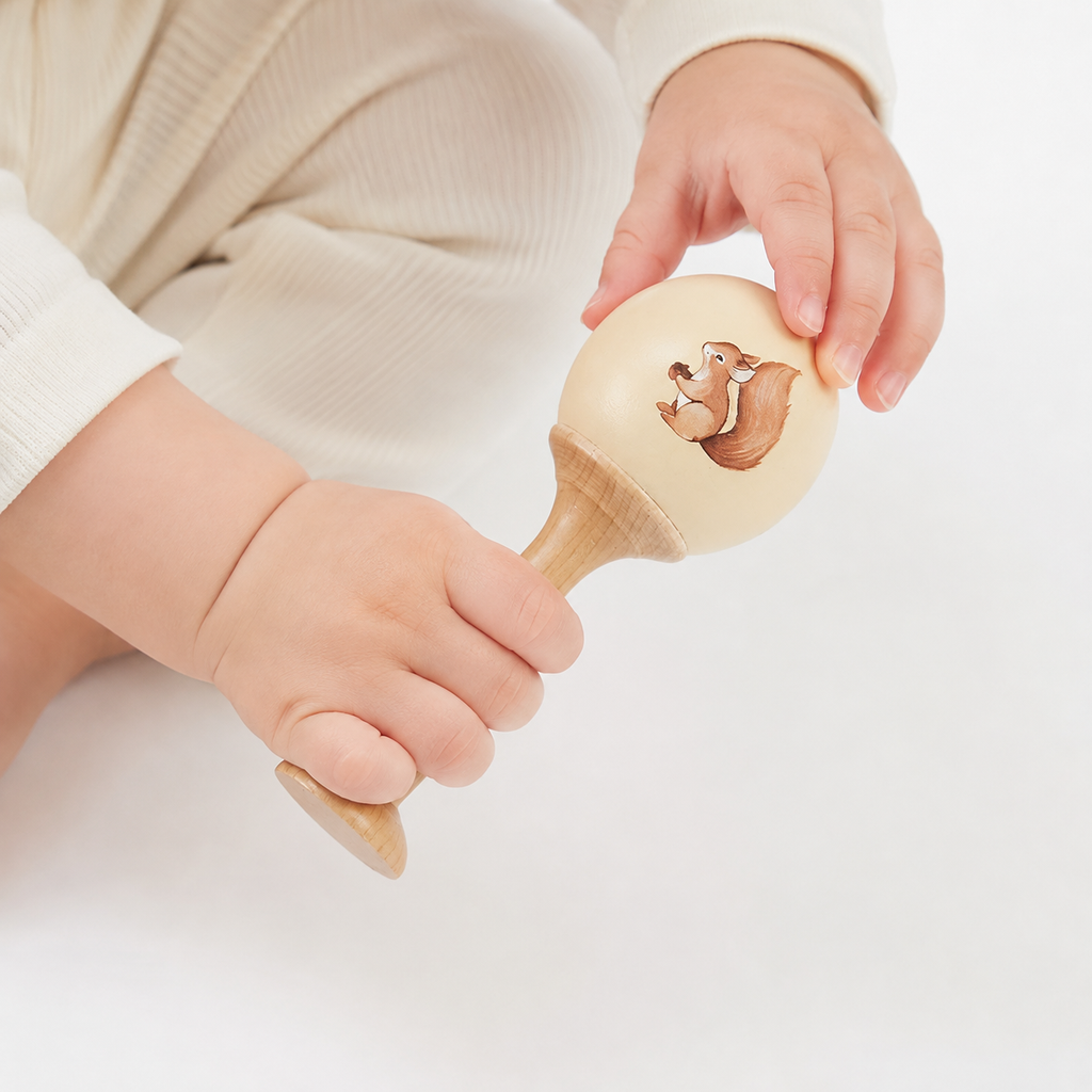 Montessori Musikrassel aus Holz - Entrain de jouer fond blanc