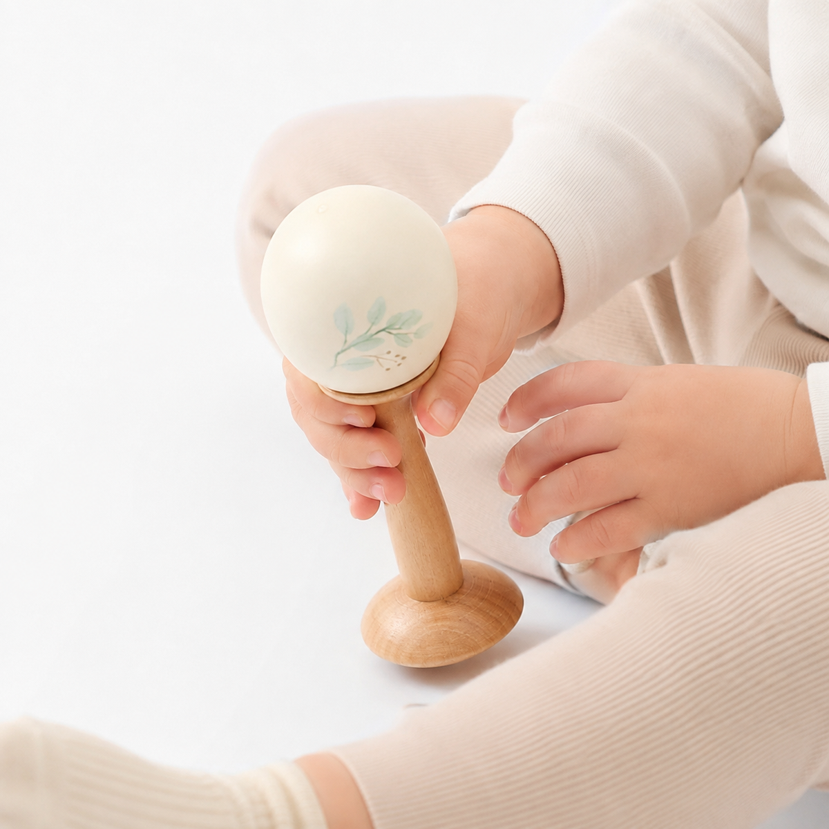 Montessori-Musikspielzeug mit Ball - Entrain de jouer fond blanc