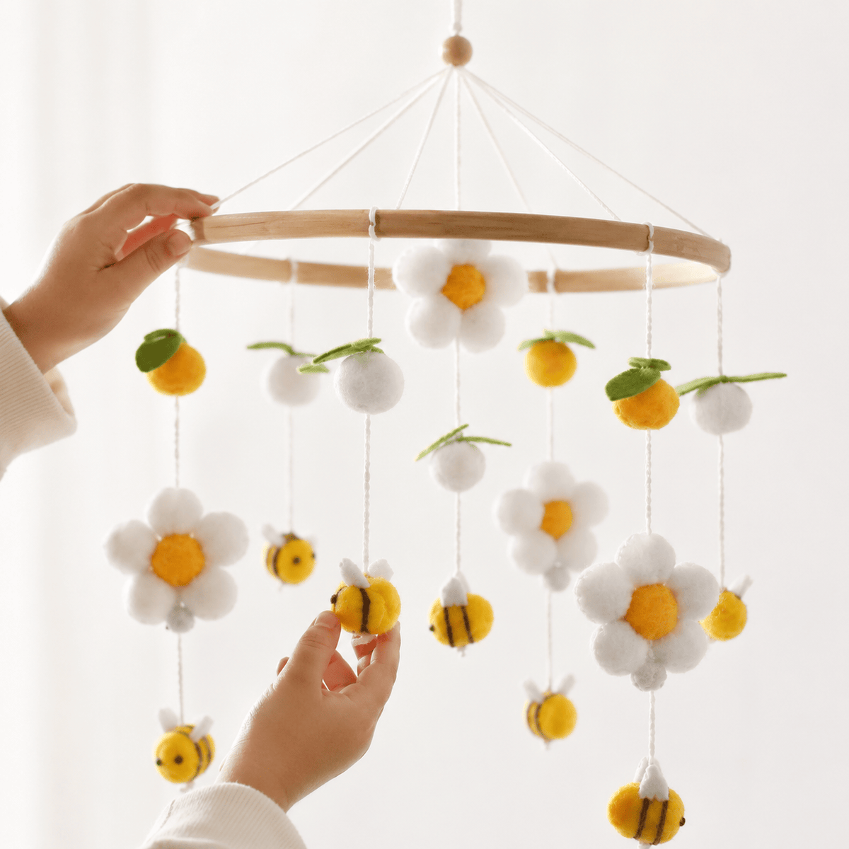 Montessoriland Babymobile mit Blumen und Bienen Bild
