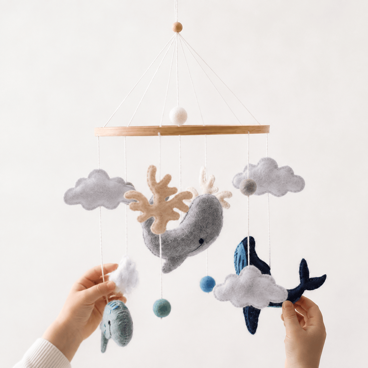 Montessoriland Montessori-Babymobile mit Walen