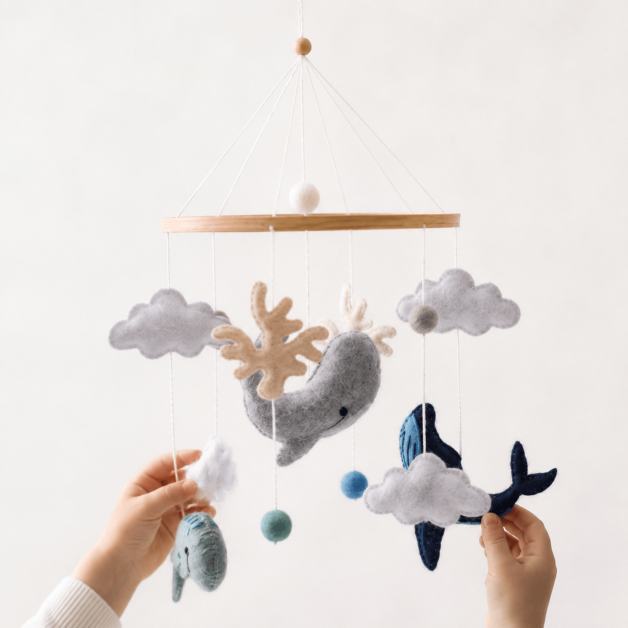 Montessoriland Montessori-Babymobile mit Walen Bild