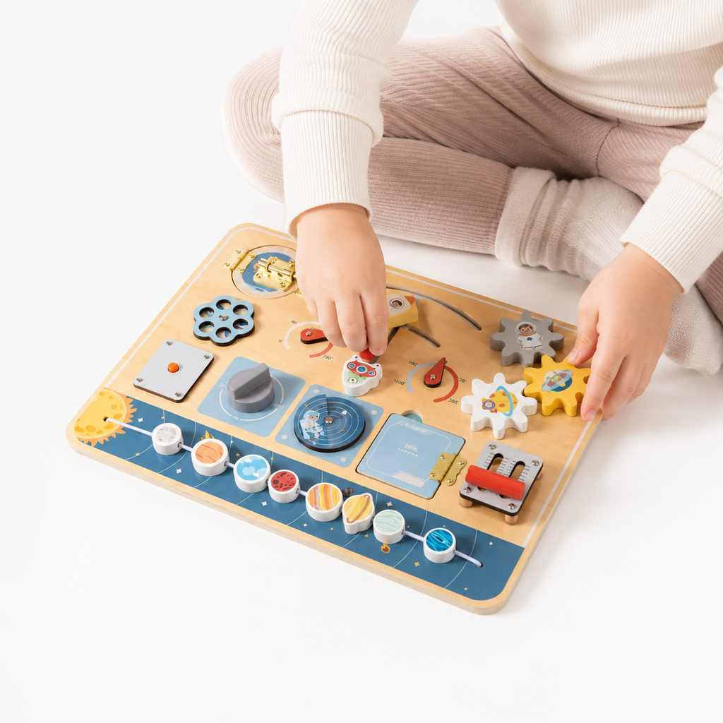 Toddlers Space Activity Board - Entrain de jouer fond blanc